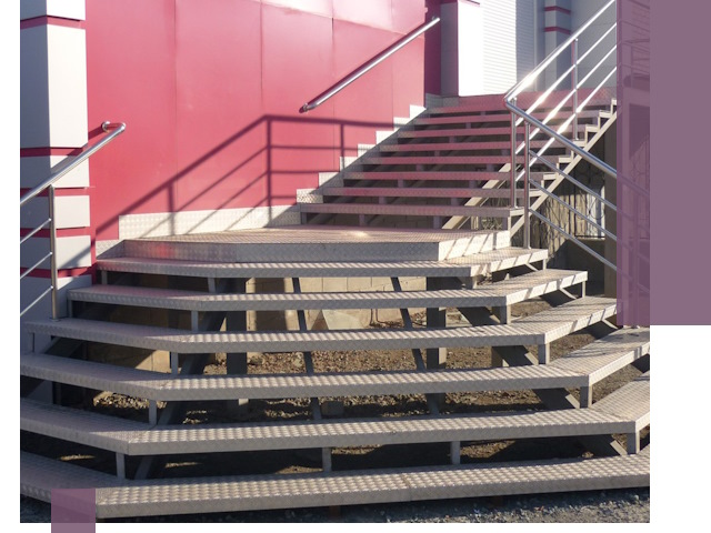 Лестницы для магазина в Волгограде — изготовление и монтаж