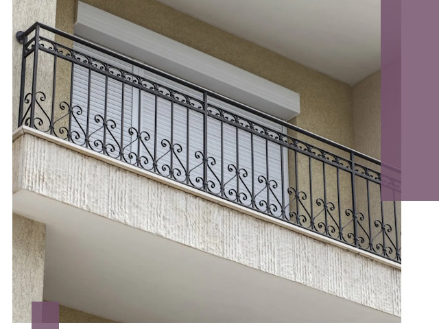 Балконные ограждения из металла и стекла в Волгограде для домов