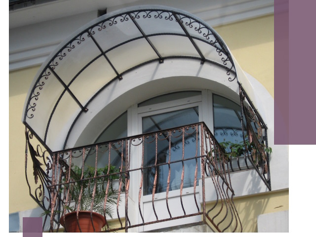 Козырьки над балконом в Волгограде — изготовление и монтаж